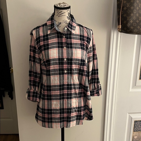 Tommy Hilfiger Tops - 💗Tommy Hilfiger Pink and Blue Plaid Button Down Shirt